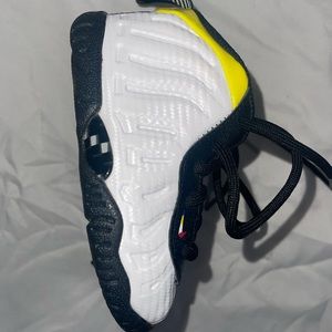 Toddler Like New Nike Foamposite size 5c black/yellow/white
